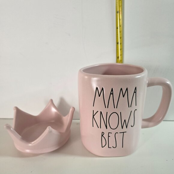 Rae Dunn "MAMA KNOWS BEST" pink mug with crown lid 16 oz capacity - Picture 3 of 4